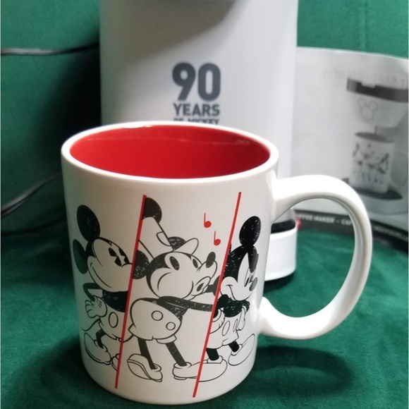 Mickey Mouse Coffee Maker w/ Ceramic Mug - Picture 7 of 9